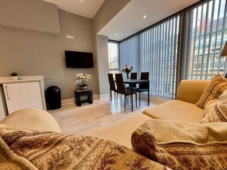 Teds Apartments-Town Centre-Apt2 Блэкпул Экстерьер фото