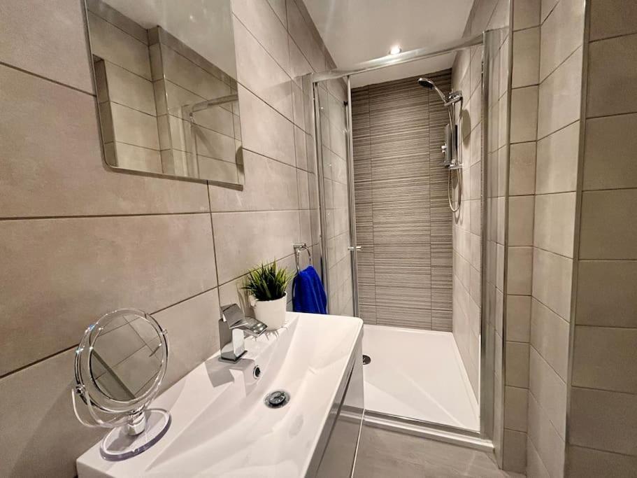 Teds Apartments-Town Centre-Apt2 Блэкпул Экстерьер фото